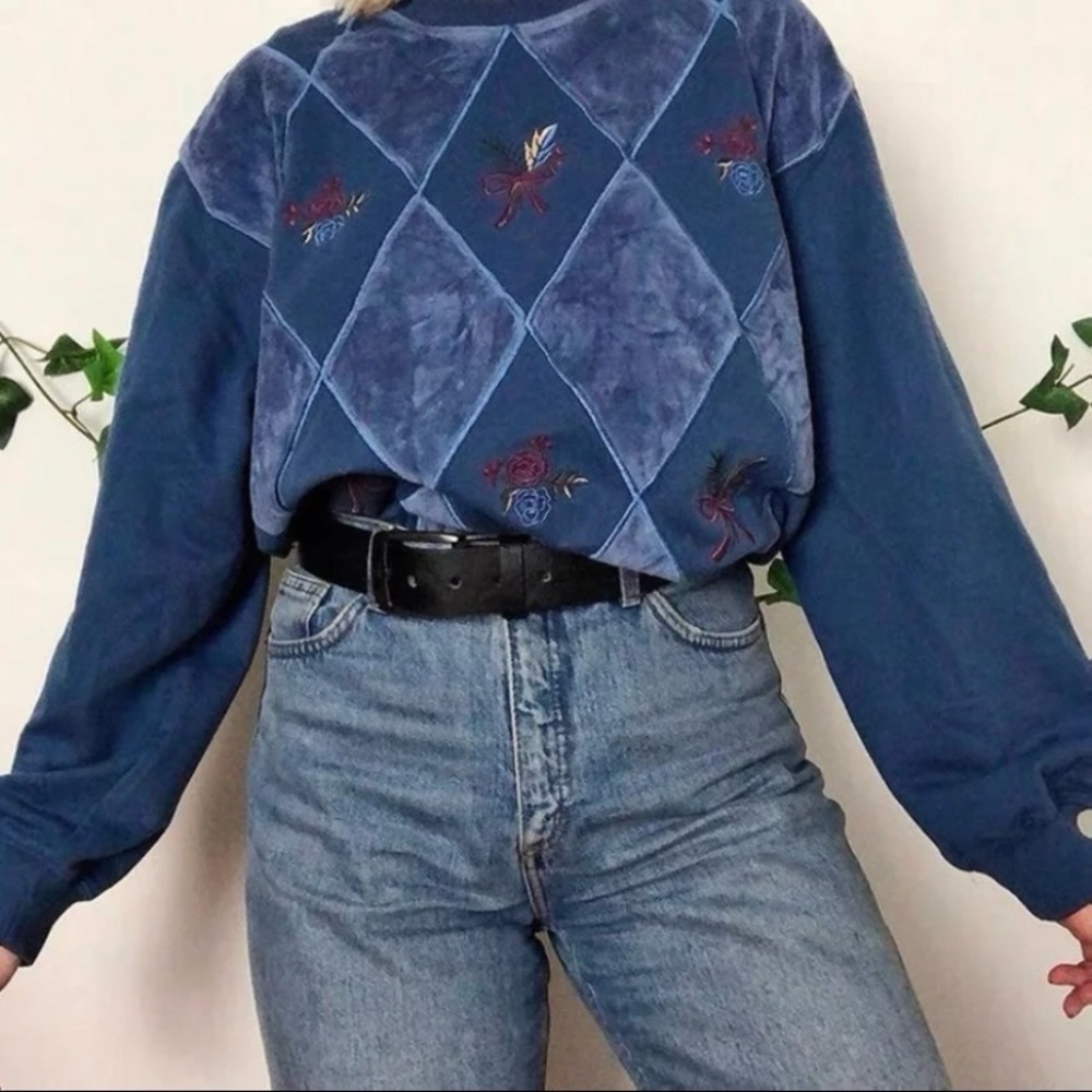 Vintage patchwork embroidered sweatshirt pullover 
M